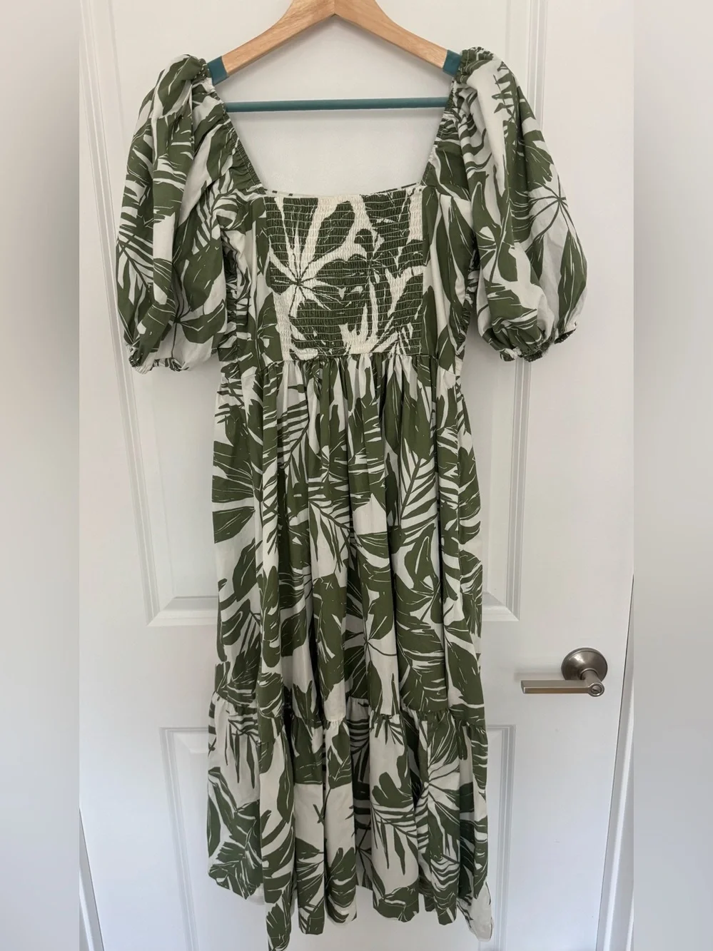 Abercrombie and Fitch Green Leaf-Print Puff Sleeve Midi Dress